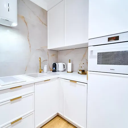 Laguna 20 פולניסה-ז'דוז'